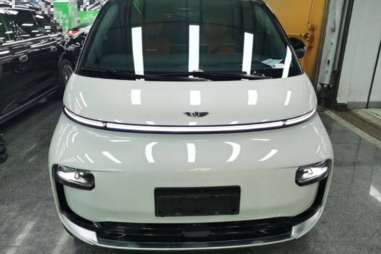 Used Geely Galaxy LEVC L380 2024 140-Degree 6-Seater All-Wheel-Drive Ultra Front