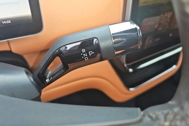 Used Geely Galaxy LEVC L380 2024 140-Degree 6-Seater All-Wheel-Drive Ultra Gear Lever