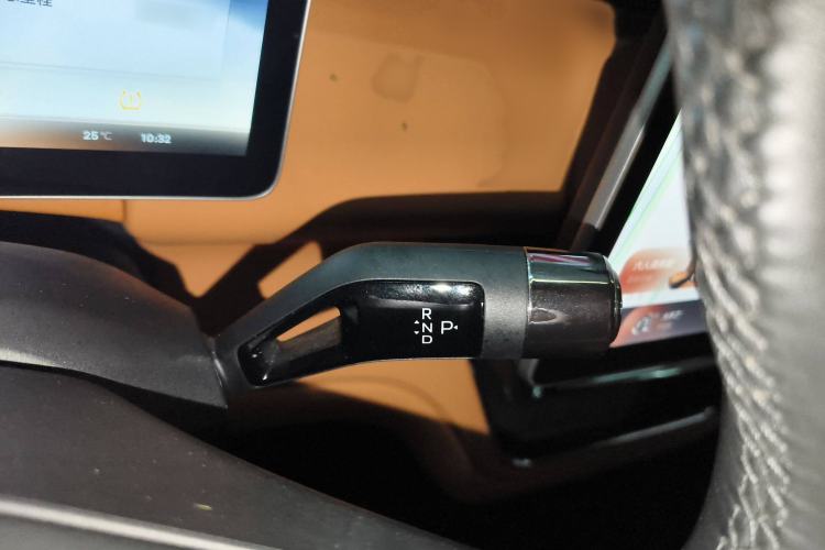Used Geely Galaxy LEVC L380 2024 140-Degree 6-Seater All-Wheel-Drive Ultra Gear Lever