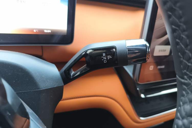 Used Geely Galaxy LEVC L380 2024 140-Degree 6-Seater All-Wheel-Drive Ultra Gear Lever