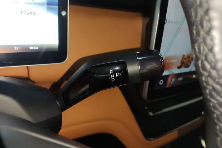 Used Geely Galaxy LEVC L380 2024 140-Degree 6-Seater All-Wheel-Drive Ultra Gear Lever