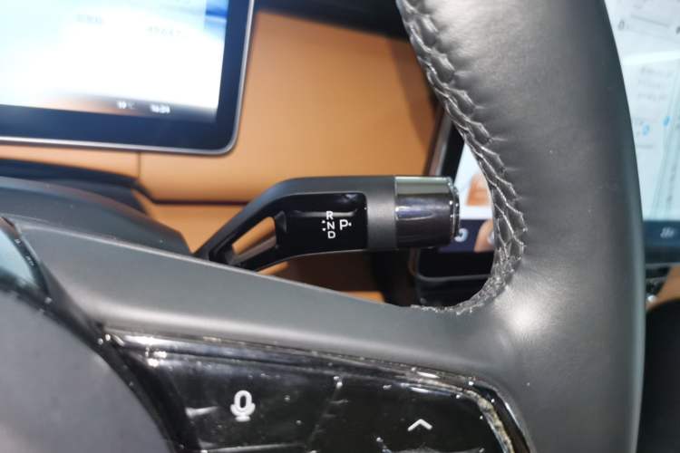 Used Geely Galaxy LEVC L380 2024 140-Degree 6-Seater All-Wheel-Drive Ultra Gear Lever