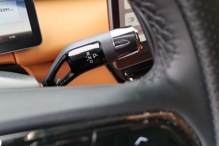 Used Geely Galaxy LEVC L380 2024 140-Degree 6-Seater All-Wheel-Drive Ultra Gear Lever