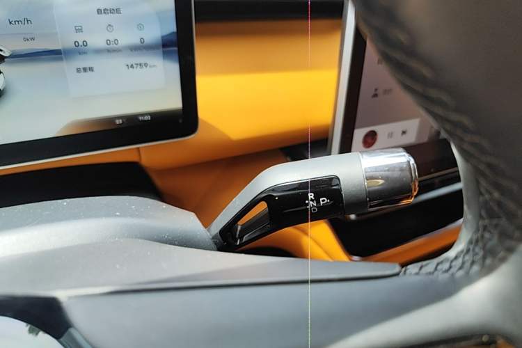 Used Geely Galaxy LEVC L380 2024 140-Degree 8-Seater Four-Wheel Drive Max Gear Lever