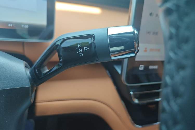 Used Geely Galaxy LEVC L380 2024 140-Degree 6-Seater All-Wheel-Drive Ultra Gear Lever