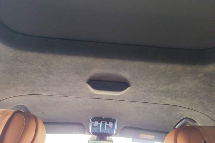 Used Geely Galaxy LEVC L380 2024 140-Degree 6-Seater All-Wheel-Drive Ultra Headliner