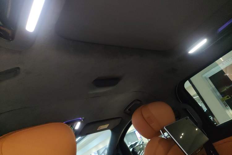 Used Geely Galaxy LEVC L380 2024 140-Degree 6-Seater All-Wheel-Drive Ultra Headliner