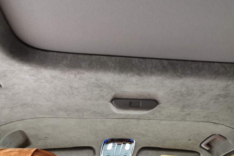 Used Geely Galaxy LEVC L380 2024 140-Degree 6-Seater All-Wheel-Drive Ultra Headliner