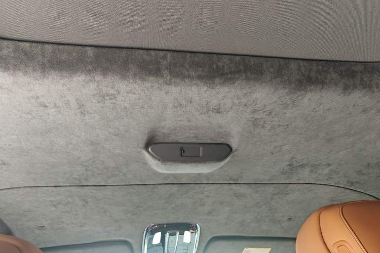 Used Geely Galaxy LEVC L380 2024 140-Degree 6-Seater All-Wheel-Drive Ultra Headliner