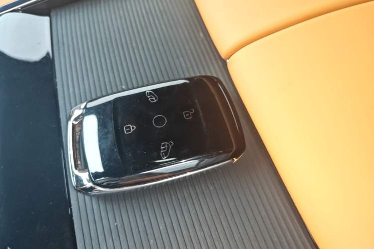 Used Geely Galaxy LEVC L380 2024 140-Degree 6-Seater All-Wheel-Drive Ultra Interior 1