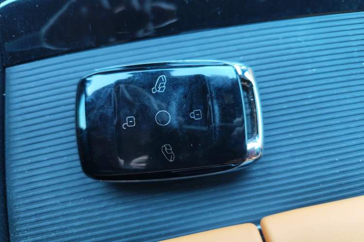 Used Geely Galaxy LEVC L380 2024 140-Degree 6-Seater All-Wheel-Drive Ultra Interior 1