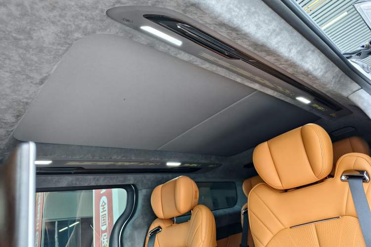 Used Geely Galaxy LEVC L380 2024 140-Degree 6-Seater All-Wheel-Drive Ultra Interior 3