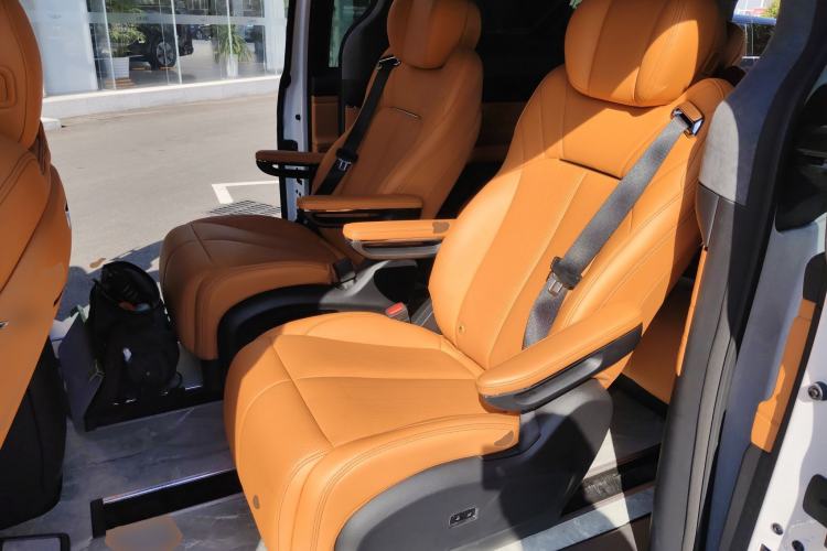 Used Geely Galaxy LEVC L380 2024 140-Degree 8-Seater Four-Wheel Drive Max Interior 4