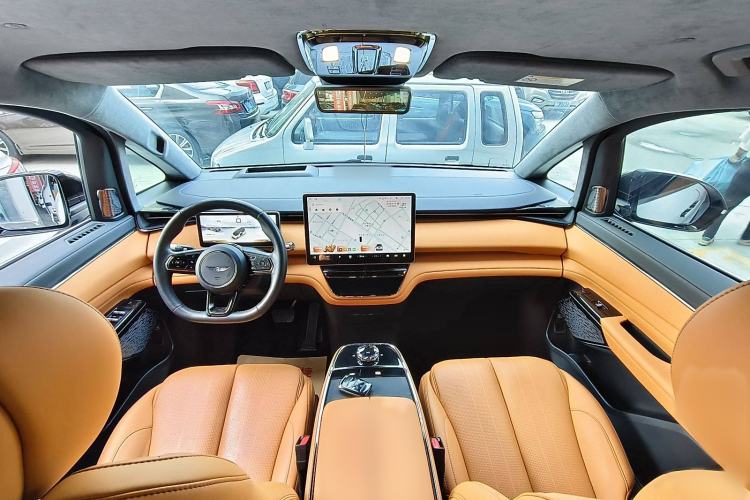 Used Geely Galaxy LEVC L380 2024 140-Degree 6-Seater All-Wheel-Drive Ultra Interior 4