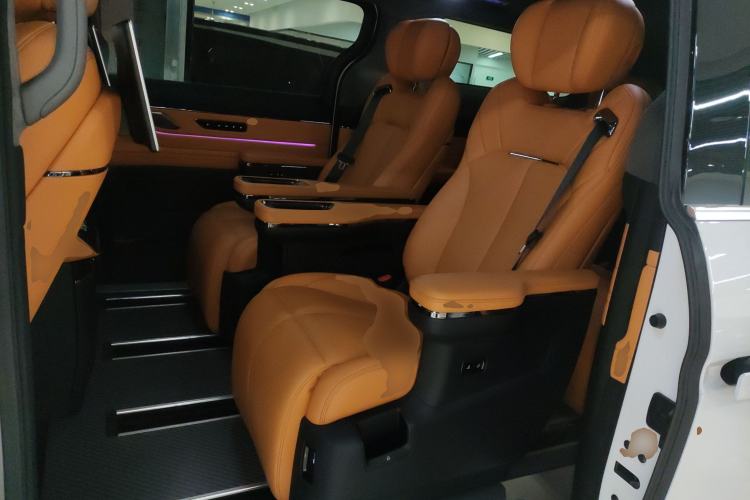 Used Geely Galaxy LEVC L380 2024 140-Degree 6-Seater All-Wheel-Drive Ultra Interior 4