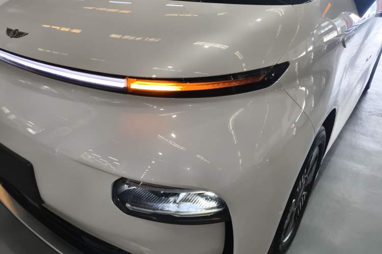 Used Geely Galaxy LEVC L380 2024 140-Degree 6-Seater All-Wheel-Drive Ultra Left Front Headlight