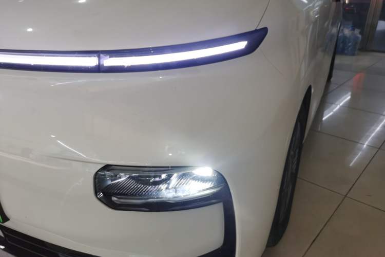 Used Geely Galaxy LEVC L380 2024 140-Degree 6-Seater All-Wheel-Drive Ultra Left Front Headlight