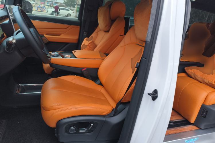 Used Geely Galaxy LEVC L380 2024 140-Degree 6-Seater All-Wheel-Drive Ultra Left Front Seat