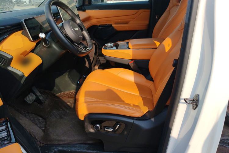 Used Geely Galaxy LEVC L380 2024 140-Degree 6-Seater All-Wheel-Drive Ultra Left Front Seat