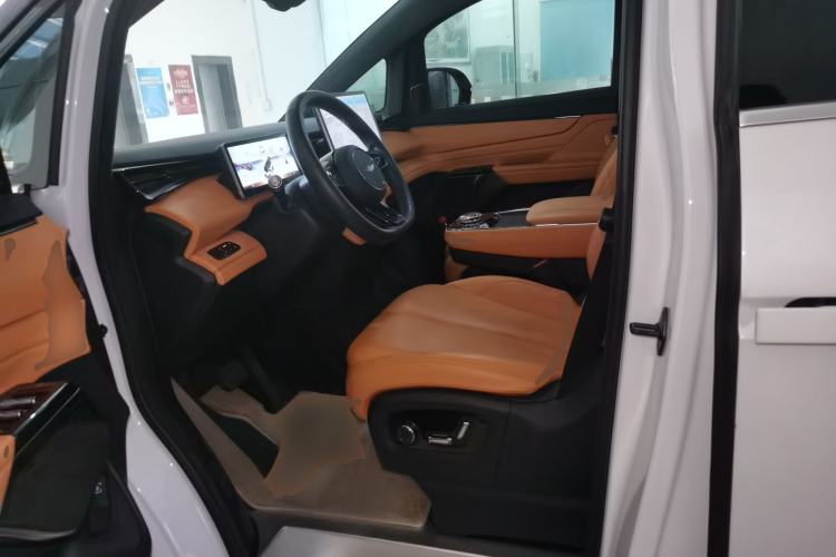 Used Geely Galaxy LEVC L380 2024 140-Degree 6-Seater All-Wheel-Drive Ultra Left Front Seat