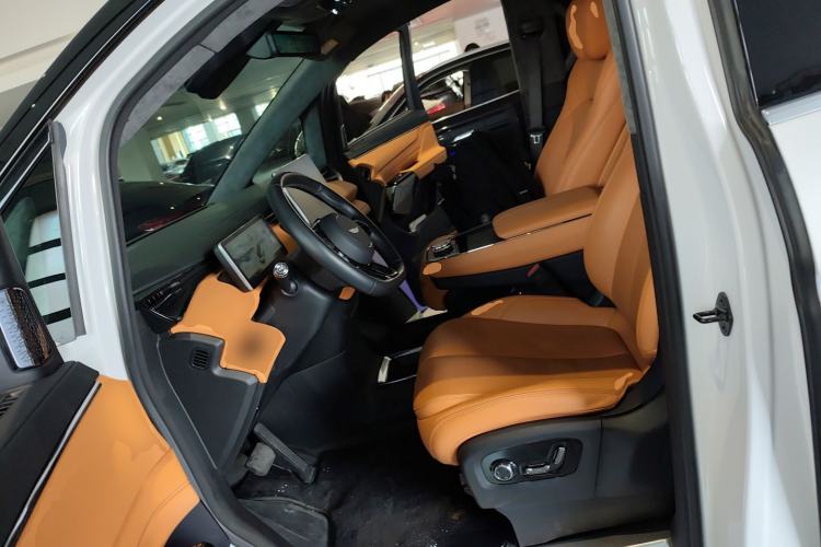 Used Geely Galaxy LEVC L380 2024 140-Degree 8-Seater Four-Wheel Drive Max Left Front Seat