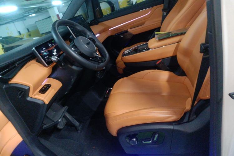 Used Geely Galaxy LEVC L380 2024 140-Degree 6-Seater All-Wheel-Drive Ultra Left Front Seat