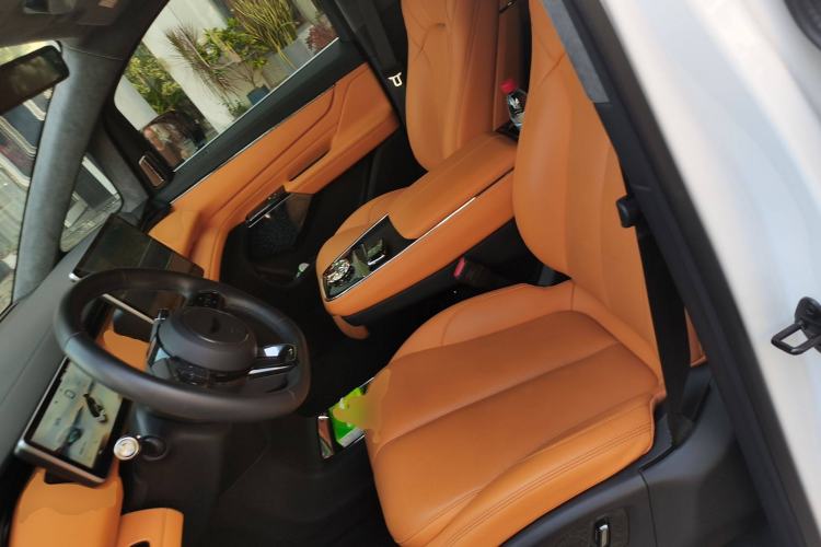 Used Geely Galaxy LEVC L380 2024 140-Degree 6-Seater All-Wheel-Drive Ultra Left Front Seat