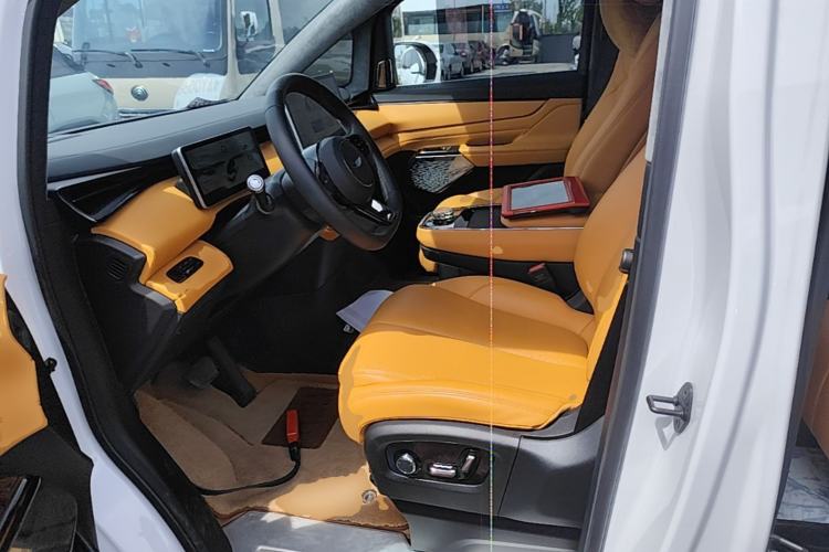 Used Geely Galaxy LEVC L380 2024 140-Degree 8-Seater Four-Wheel Drive Max Left Front Seat