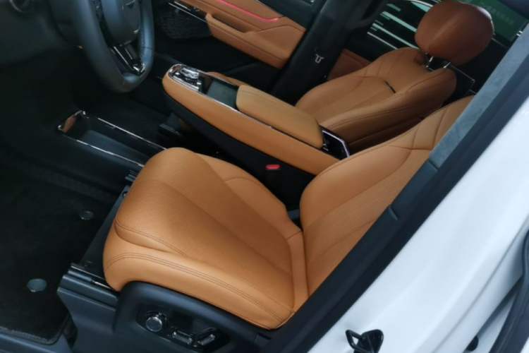 Used Geely Galaxy LEVC L380 2024 140-Degree 6-Seater All-Wheel-Drive Ultra Left Front Seat