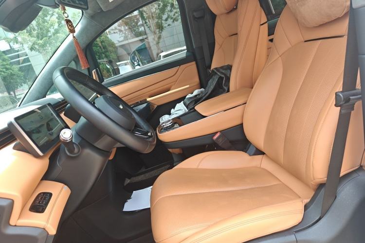 Used Geely Galaxy LEVC L380 2024 140-Degree 6-Seater All-Wheel-Drive Ultra Left Front Seat