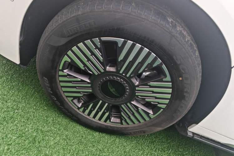 Used Geely Galaxy LEVC L380 2024 140-Degree 6-Seater All-Wheel-Drive Ultra Left Front Wheel Hub