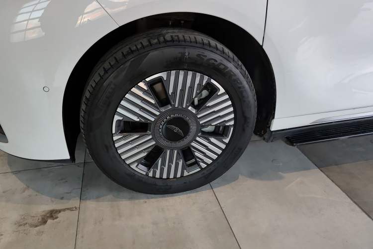 Used Geely Galaxy LEVC L380 2024 140-Degree 8-Seater Four-Wheel Drive Max Left Front Wheel Hub