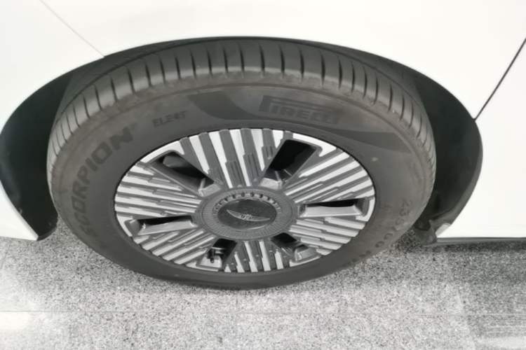 Used Geely Galaxy LEVC L380 2024 140-Degree 6-Seater All-Wheel-Drive Ultra Left Front Wheel Hub