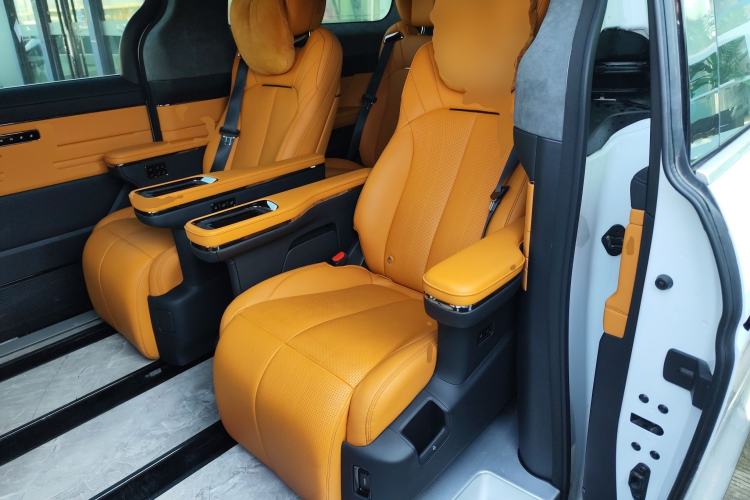 Used Geely Galaxy LEVC L380 2024 140-Degree 6-Seater All-Wheel-Drive Ultra Left Rear Seat