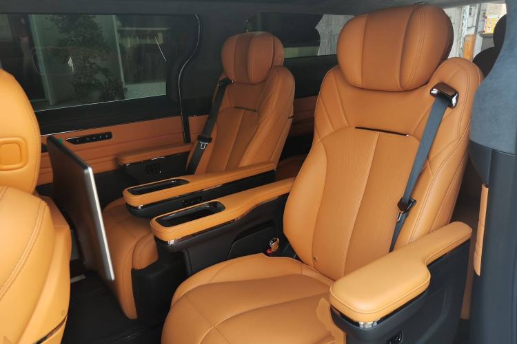 Used Geely Galaxy LEVC L380 2024 140-Degree 6-Seater All-Wheel-Drive Ultra Left Rear Seat
