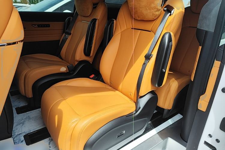 Used Geely Galaxy LEVC L380 2024 140-Degree 8-Seater Four-Wheel Drive Max Left Rear Seat