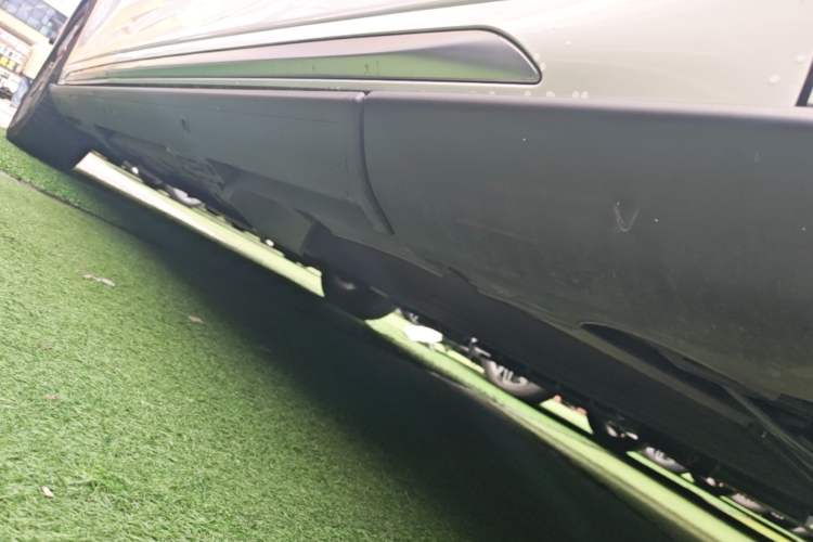 Used Geely Galaxy LEVC L380 2024 140-Degree 6-Seater All-Wheel-Drive Ultra Left Side Sill