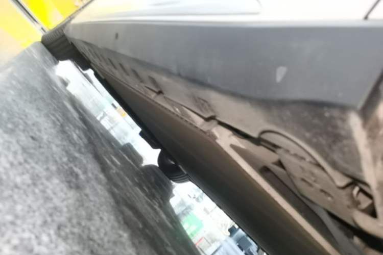 Used Geely Galaxy LEVC L380 2024 140-Degree 6-Seater All-Wheel-Drive Ultra Left Side Sill