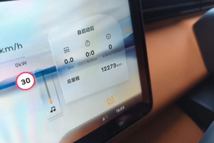 Used Geely Galaxy LEVC L380 2024 140-Degree 6-Seater All-Wheel-Drive Ultra Odometer Close Up