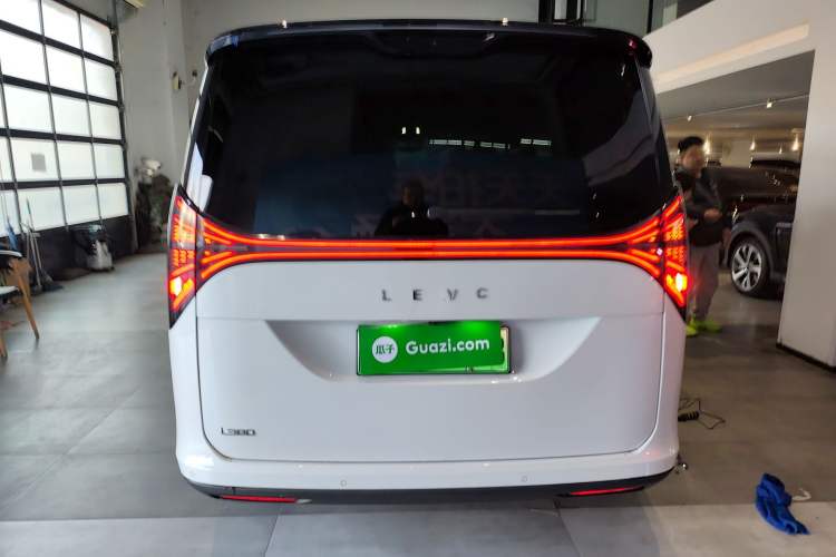 Used Geely Galaxy LEVC L380 2024 140-Degree 8-Seater Four-Wheel Drive Max Rear
