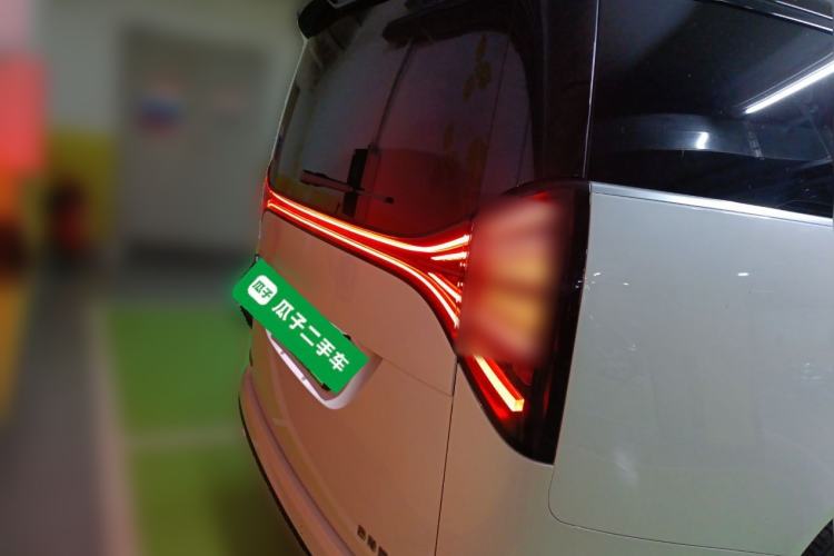 Used Geely Galaxy LEVC L380 2024 140-Degree 6-Seater All-Wheel-Drive Ultra Rear