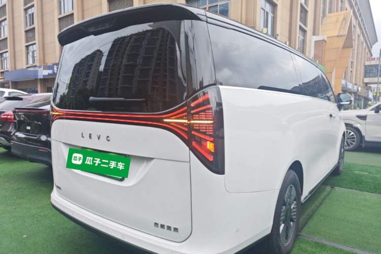Used Geely Galaxy LEVC L380 2024 140-Degree 6-Seater All-Wheel-Drive Ultra Rear Right 45 Deg