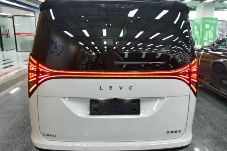 Used Geely Galaxy LEVC L380 2024 140-Degree 6-Seater All-Wheel-Drive Ultra Rear