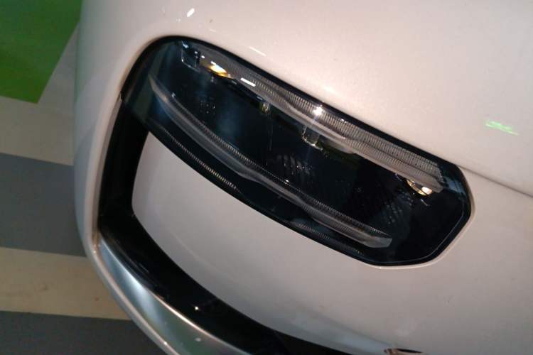Used Geely Galaxy LEVC L380 2024 140-Degree 6-Seater All-Wheel-Drive Ultra Right Front Headlight