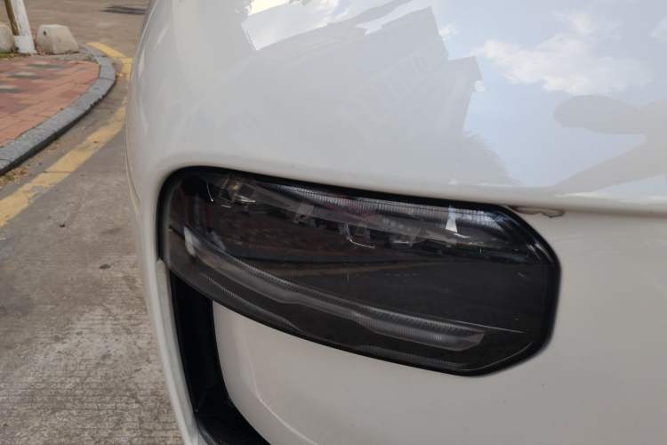 Used Geely Galaxy LEVC L380 2024 140-Degree 6-Seater All-Wheel-Drive Ultra Right Front Headlight
