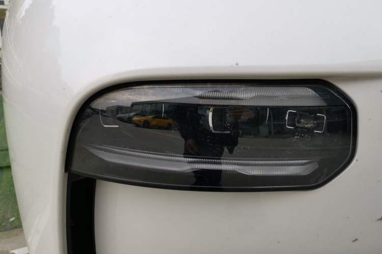 Used Geely Galaxy LEVC L380 2024 140-Degree 6-Seater All-Wheel-Drive Ultra Right Front Headlight