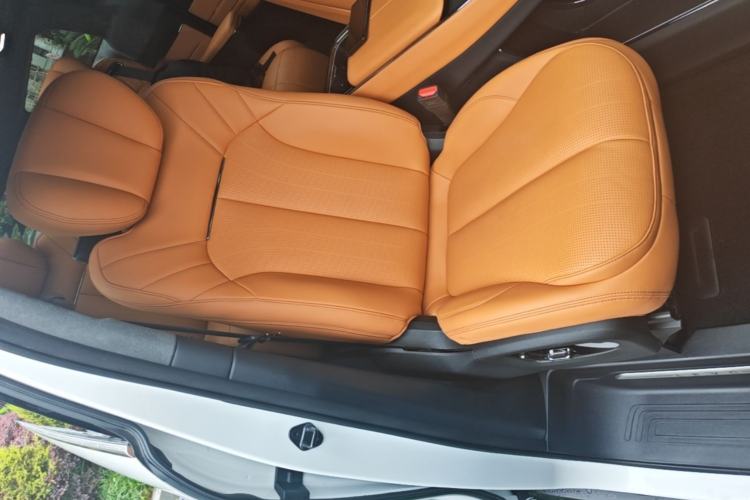 Used Geely Galaxy LEVC L380 2024 140-Degree 6-Seater All-Wheel-Drive Ultra Right Front Seat