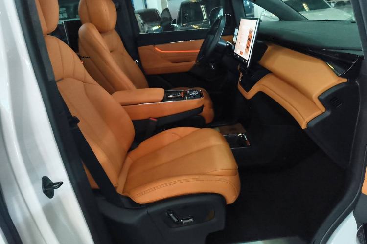 Used Geely Galaxy LEVC L380 2024 140-Degree 6-Seater All-Wheel-Drive Ultra Right Front Seat