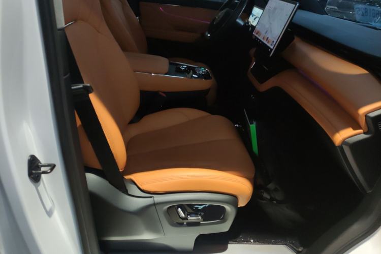 Used Geely Galaxy LEVC L380 2024 140-Degree 6-Seater All-Wheel-Drive Ultra Right Front Seat