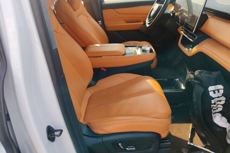 Used Geely Galaxy LEVC L380 2024 140-Degree 6-Seater All-Wheel-Drive Ultra Right Front Seat
